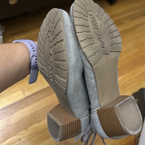 Khaki suede booties with ankle fringe - Picture 6 of 6